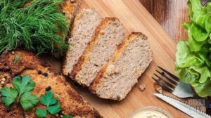 Domowy pasztet drobiowy – prosty przepis na pyszny przysmak