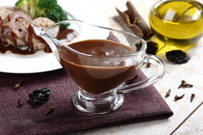 Zachwyć swoich gości pysznym sosem do schabu ze śliwką – prosty przepis, który pokochasz!