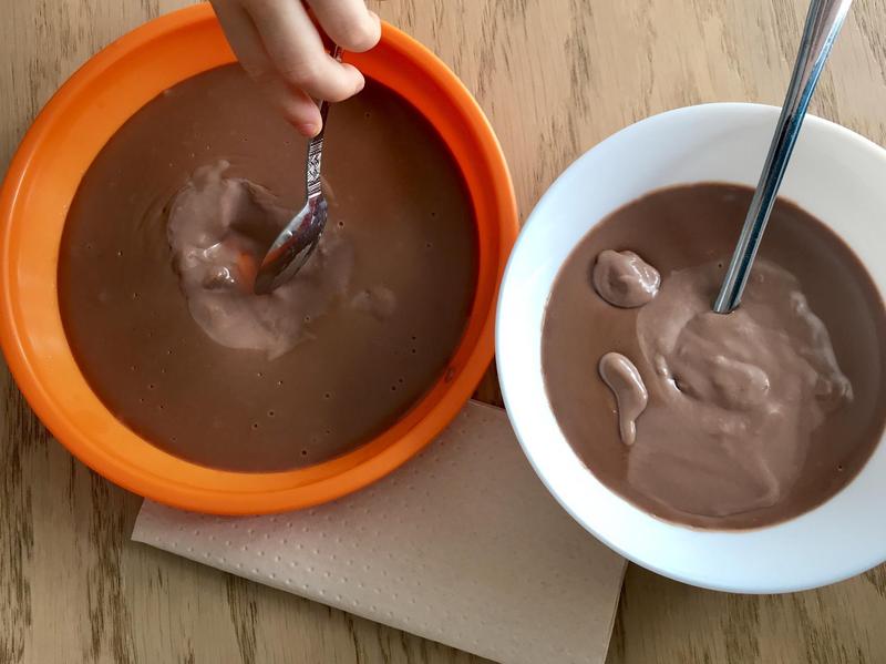 Desery z budyniu czekoladowego