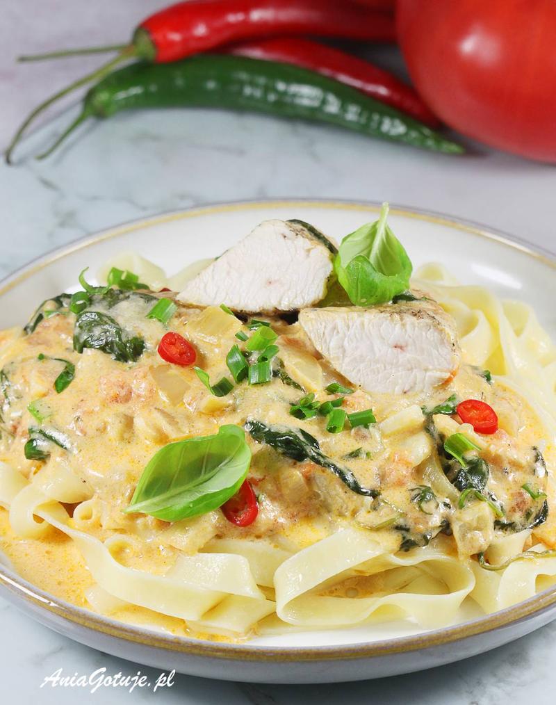 Makaron z kurczakiem przepis