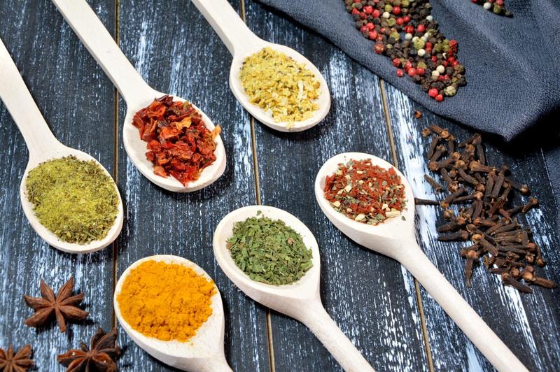 Idealne przyprawy do jagnięciny, które wydobędą jej pełnię smaku i aromatu