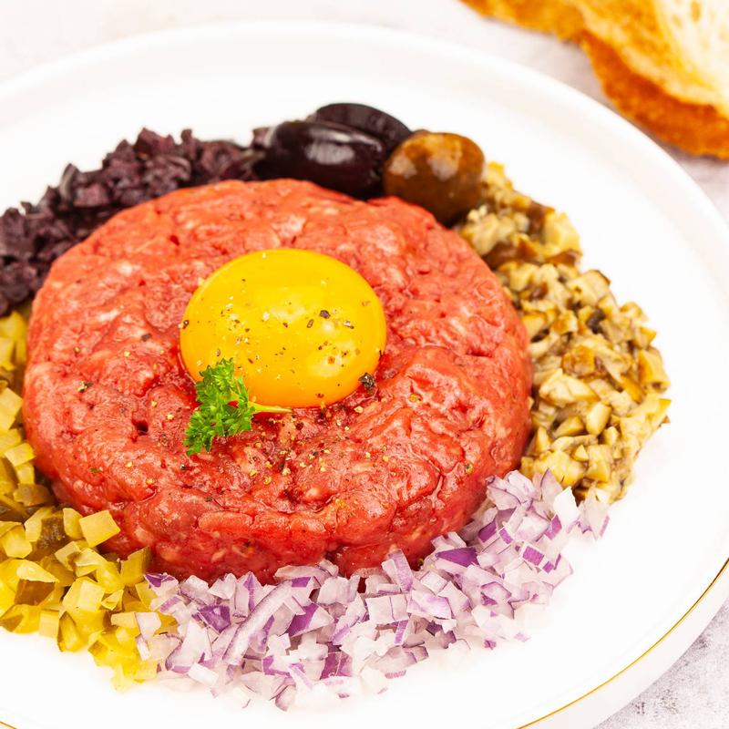 Ile kalorii ma tatar? Poznaj wartość odżywczą i zdobądź porady dla niskokalorycznej diety