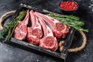 Zachwycające smaki jagnięciny na grilla – sprawdź, jak ją przyprawić!