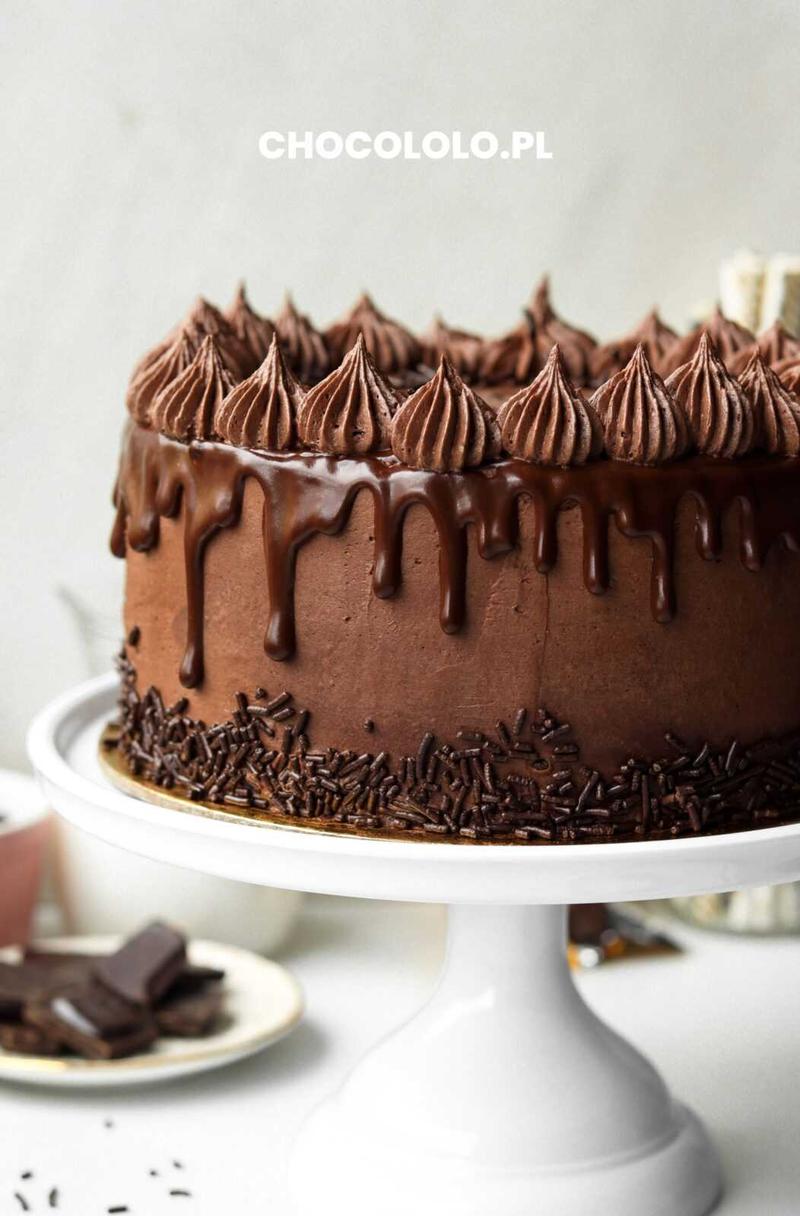 Ozdabianie tortu czekoladowego