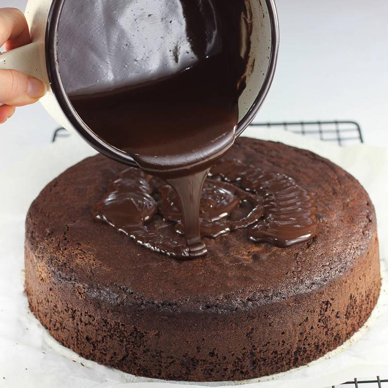 Idealna polewa czekoladowa – sprawdź, jak ją zrobić, by zawsze wychodziła perfekcyjnie!