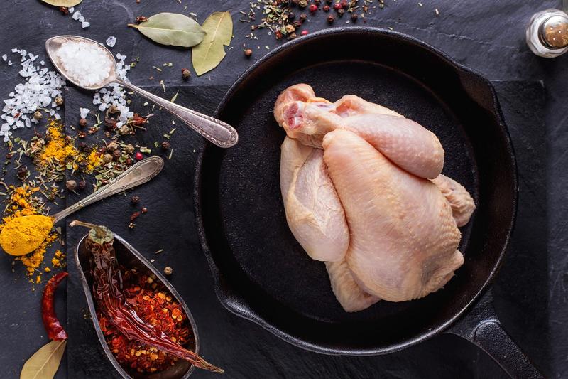 Odkryj rewelacyjne sposoby na przyprawienie fileta z kurczaka, które oczarują każdego miłośnika grilla