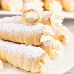 Odkryj prosty sposób na rurki z kremem bez foremki – pyszne desery w domowym wydaniu