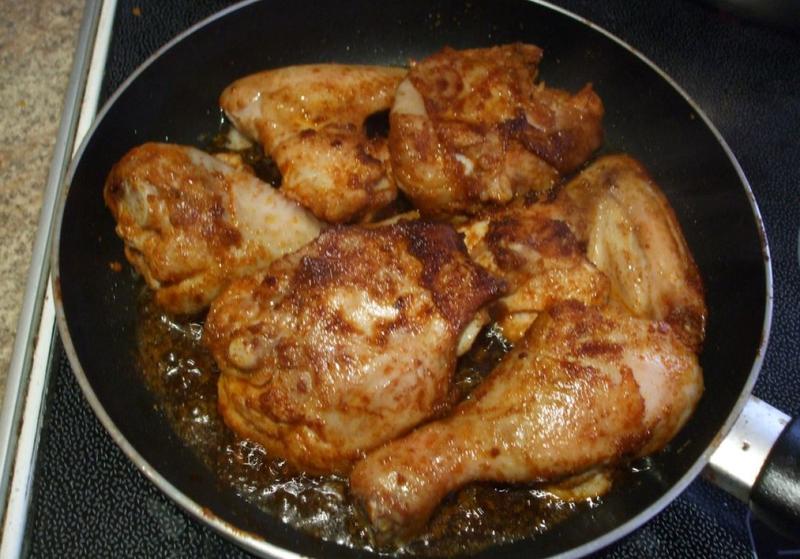 5 najczęstszych błędów w smażeniu kawałków kurczaka na patelni, które warto unikać