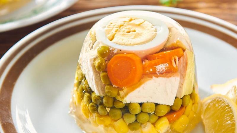 Smaczna galaretka z kurczaka: przepis na idealne proporcje żelatyny