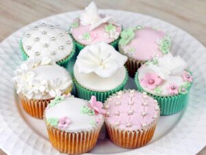 Słodkie inspiracje: proste i efektowne pomysły na dekorowanie muffinek