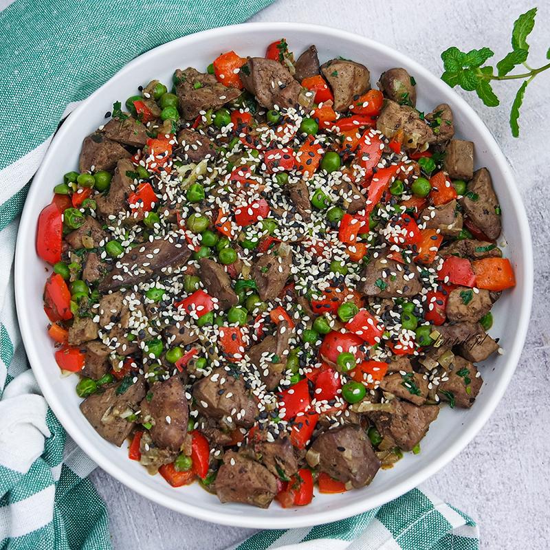 Przygotowanie i łączenie składników pasztetu