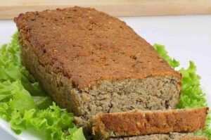 Sekrety idealnego pasztetu wieprzowego – jak długo go piec, aby pozostał soczysty?