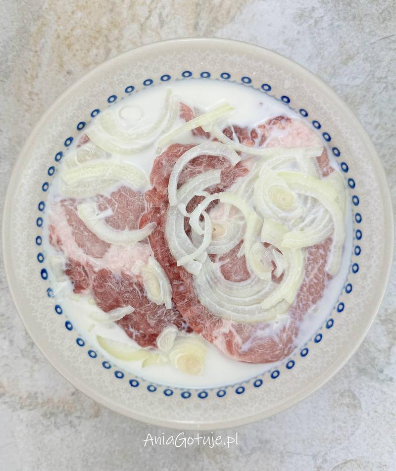 Moczenie schabu w mleku