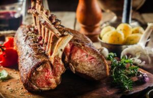 Gdzie znaleźć najlepszą jagnięcinę podhalańską? Oto nasze rekomendacje!