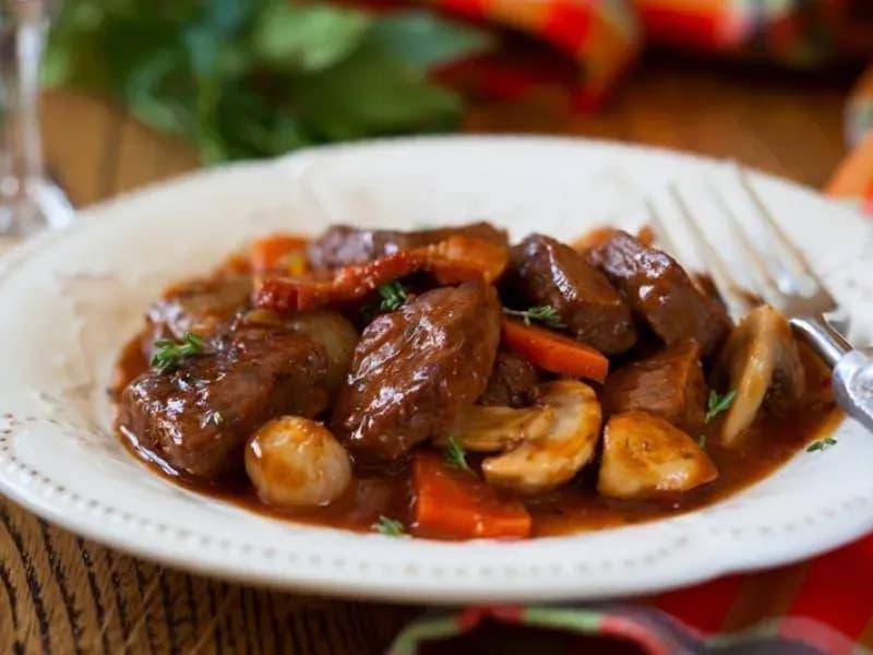 Odkryj rewelacyjne sosy do wołowiny, które oczarują każdego mięsożercę