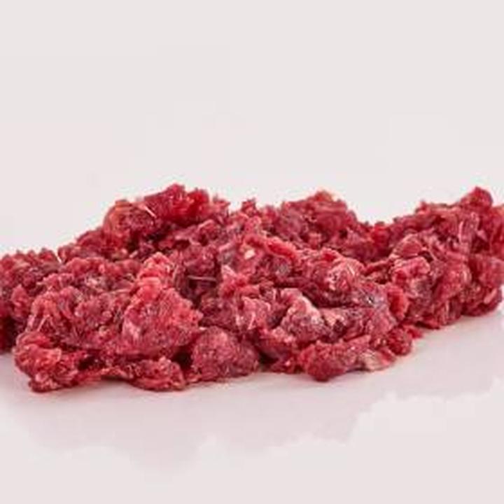 Surowa czy gotowana wołowina dla kota – co wybrać i dlaczego?