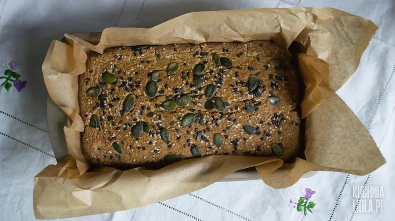 Prosty chleb bezglutenowy keto – smaczny i zdrowy wypiek w Twoim domu