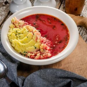 Ile kalorii kryje w sobie barszcz czerwony z uszkami? Odkryj najważniejsze informacje!