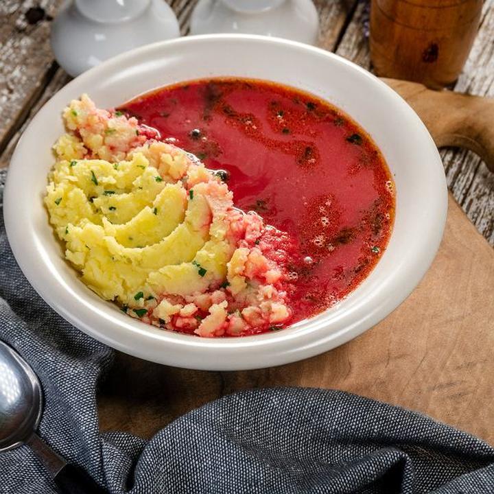 Ile kalorii kryje w sobie barszcz czerwony z uszkami? Odkryj najważniejsze informacje!