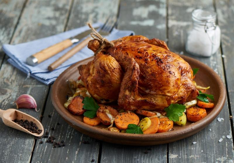 Odkryj pyszne sposoby na wykorzystanie pieczonego kurczaka w codziennym menu