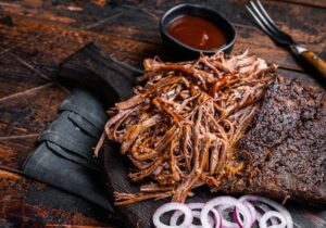 Szarpana wołowina krok po kroku: odkryj przepis, który oczaruje Twoje podniebienie!