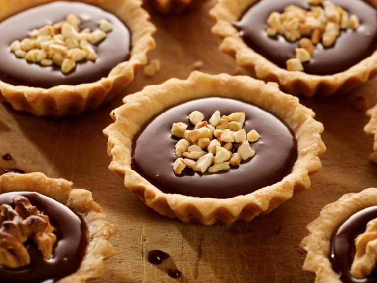 Czy kruche babeczki pieczone w papierowych foremkach to bezpieczny wybór?